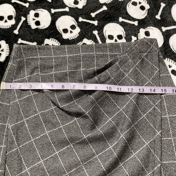 MAX STUDIO Black grey plaid faux wrap mini skirt ~ Stretchy SMALL slip-on skirt - Picture 7 of 10